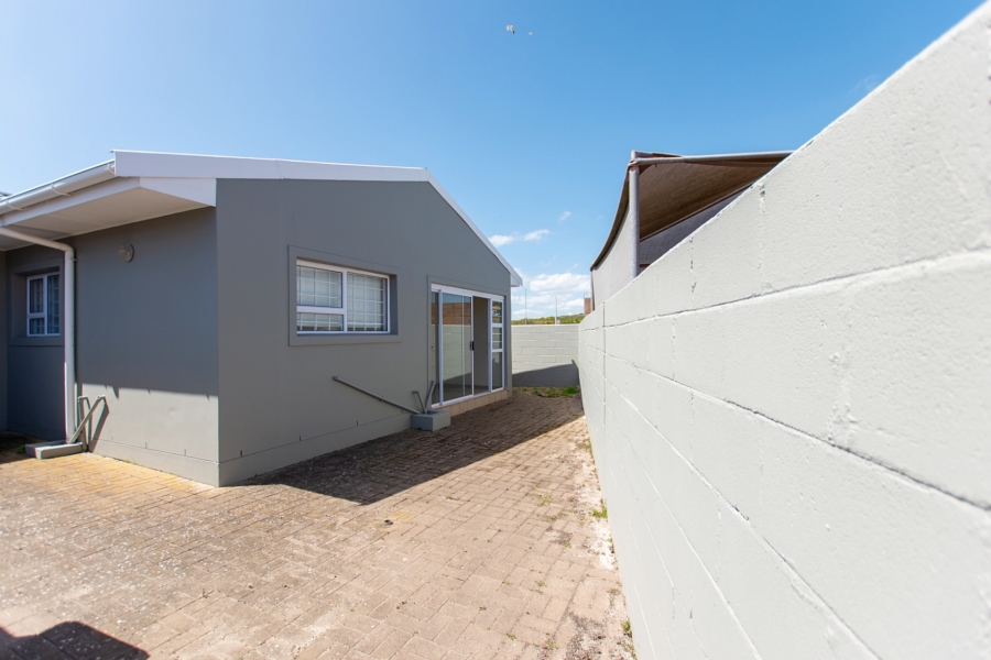 3 Bedroom Property for Sale in Middedorp Western Cape